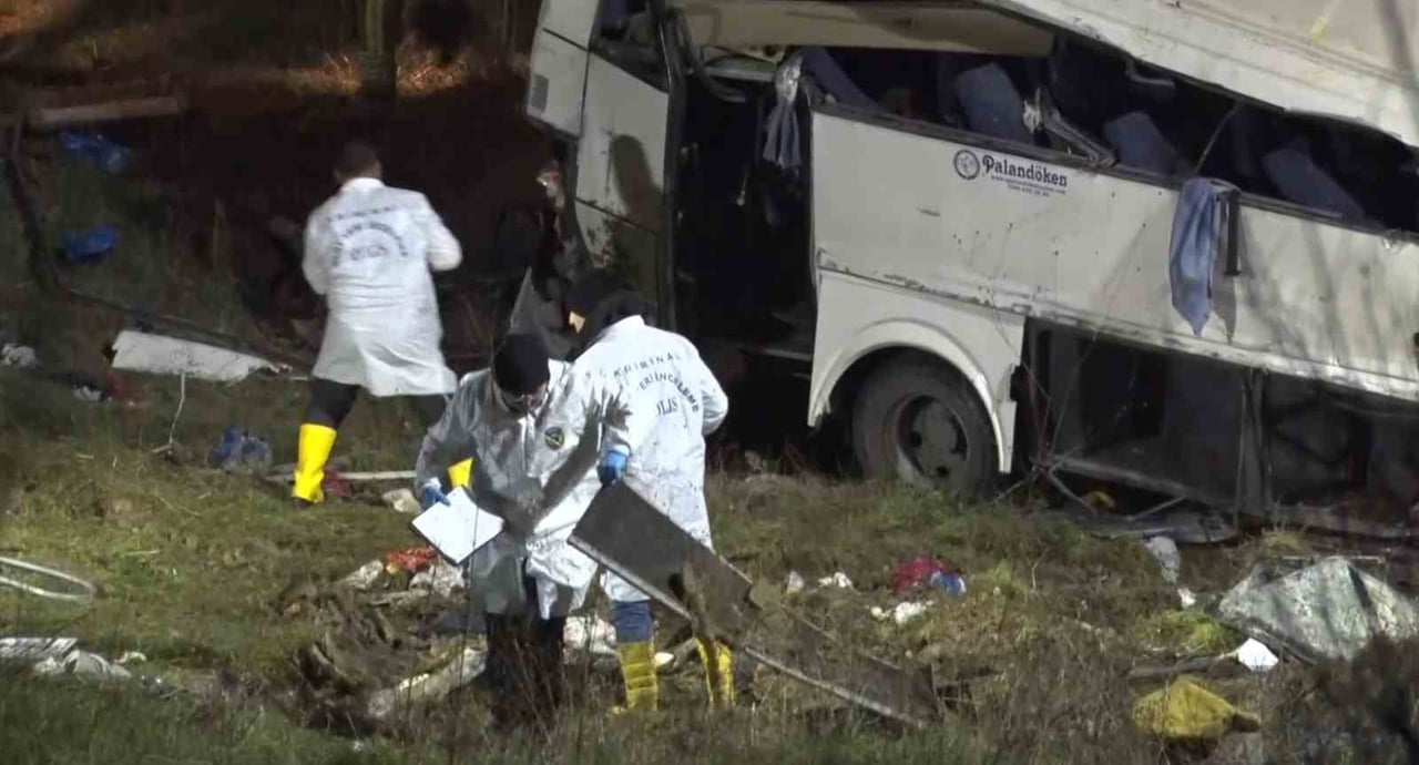 ESENYURT’TA 4 KİŞİNİN ÖLDÜĞÜ KAZAYA İLİŞKİN KONUŞAN VATANDAŞ: "İLK DEFA BÖYLE BİR KAZA...