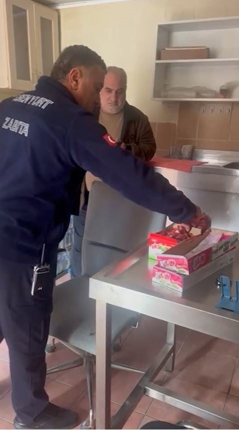 ESENYURT’TA ÇOCUKLAR İÇİN SATIŞI YASAK OLAN SAĞLIKSIZ ÜRÜNLER SATTIĞI VE GEREKLİ YASAL EVRAKLARA...