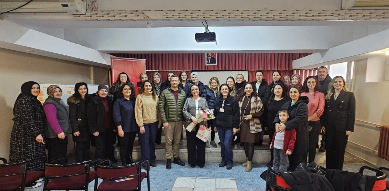 ESKİŞEHİR'DE 'BİLGE AİLEDEN BİLİNÇLİ TOPLUMA PROJESİ' KAPSAMINDA, VELİLERE YÖNELİK 'AİLEDE HAYAT...