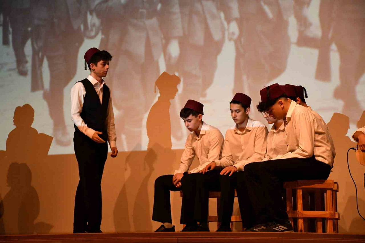 ESKİŞEHİR'DE ATATÜRK LİSESİ ÖĞRENCİLERİ TARAFINDAN HAZIRLANAN, 'İSTİKLAL VE İSTİKBAL ŞAİRİMİZ...