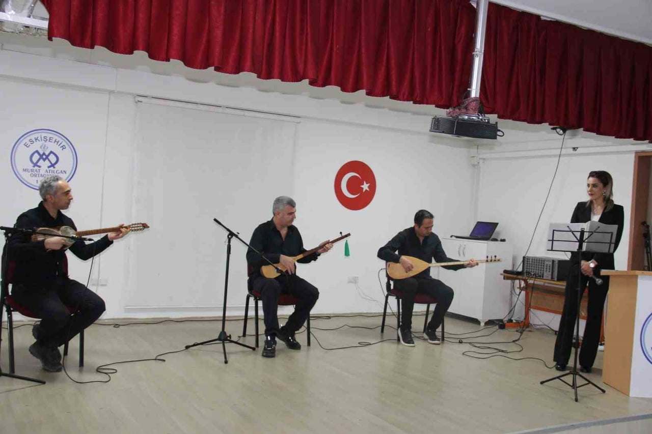 ESKİŞEHİR'DE BULUNAN MURAT ATILGAN ORTAOKULU'NDA 'DÜNYA TÜRK DİLİ AİLESİ GÜNÜ' PROGRAMI...