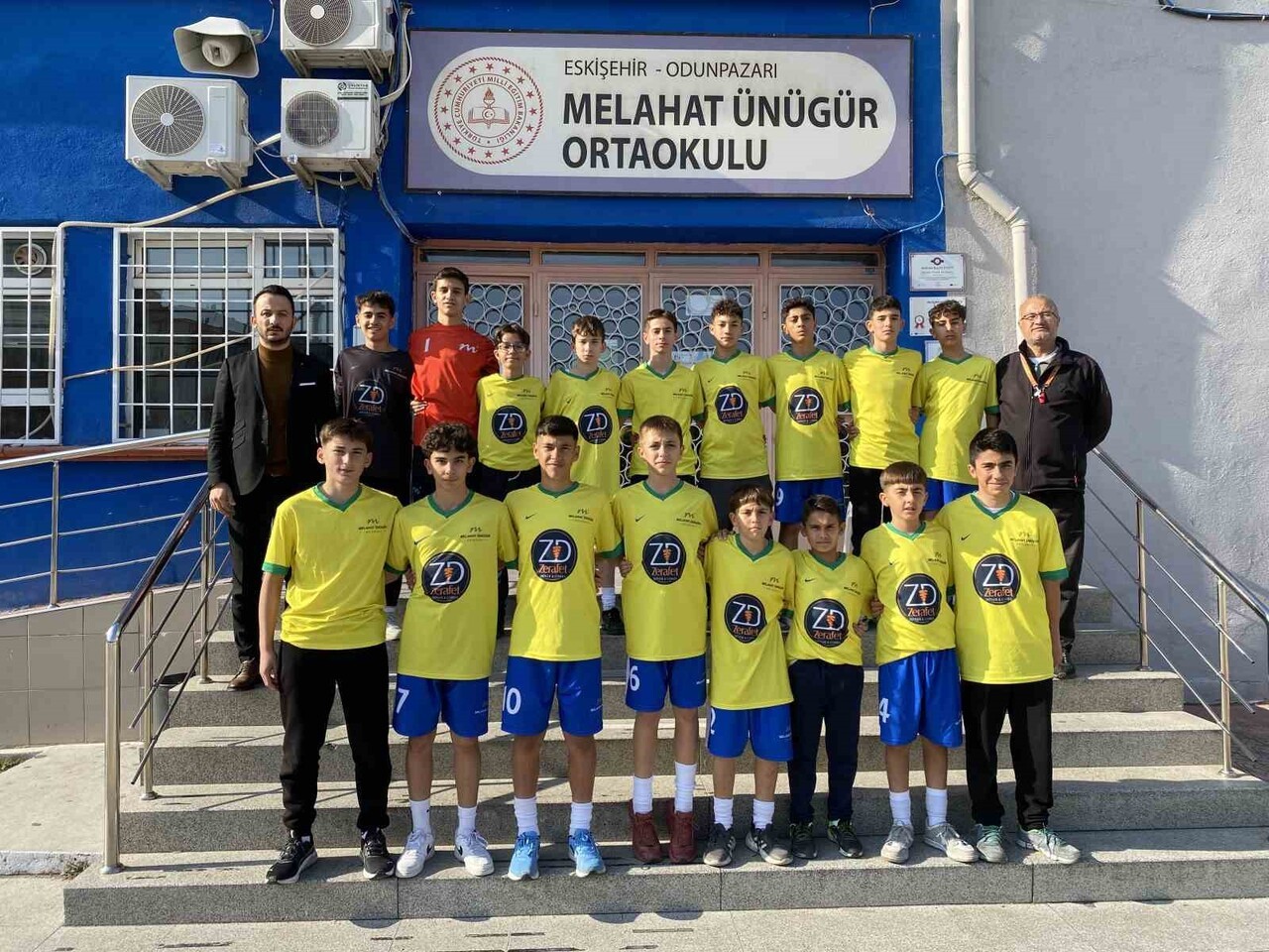 ESKİŞEHİR'DE DÜZENLENEN FUTBOL TURNUVALARINDA ÜST ÜSTE 10 YILDIR ŞAMPİYON OLAN MELAHAT ÜNÜGÜR...