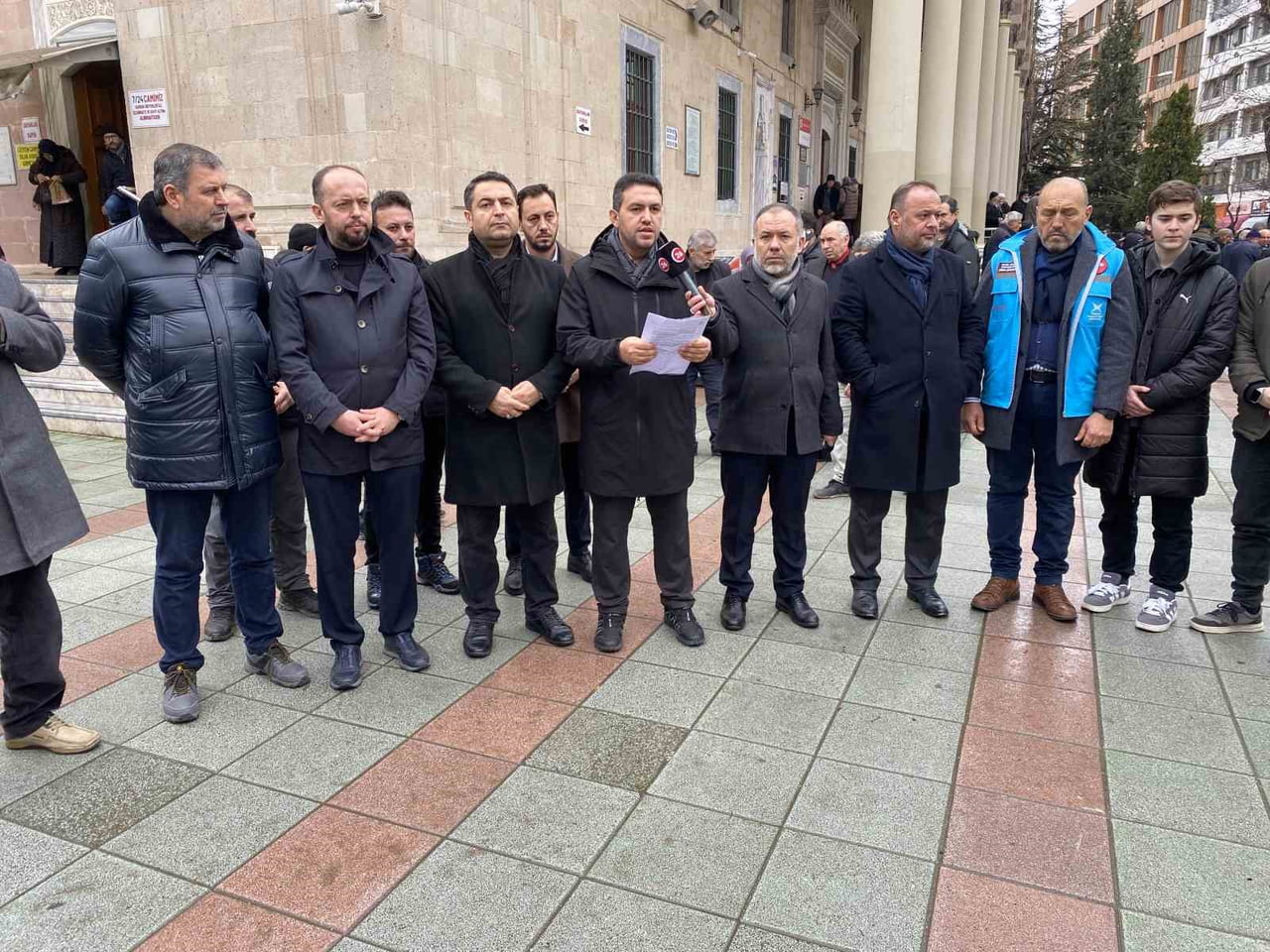 ESKİŞEHİR'DE FİLİSTİN İÇİN BARIŞÇIL 'ŞAHİTLİK' ÇAĞRISINI YİNELEDİKLERİNİ SÖYLEYEN TÜGVA İL...