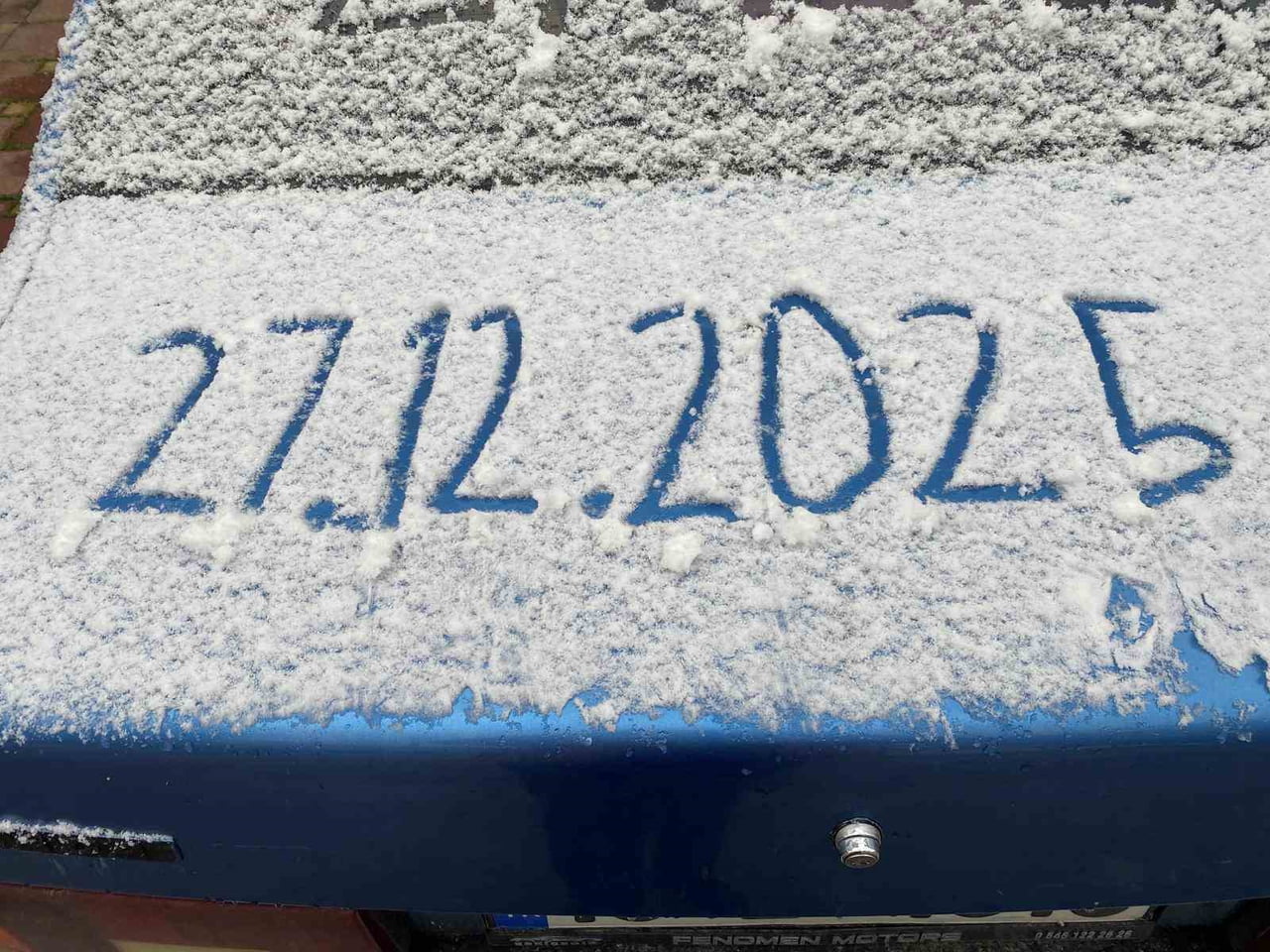 ESKİŞEHİR'DE GECE SAATLERİNDE ETKİLİ OLAN KAR YAĞIŞI SONUCUNDA ÇEVRE BEYAZA BÜRÜNÜRKEN...