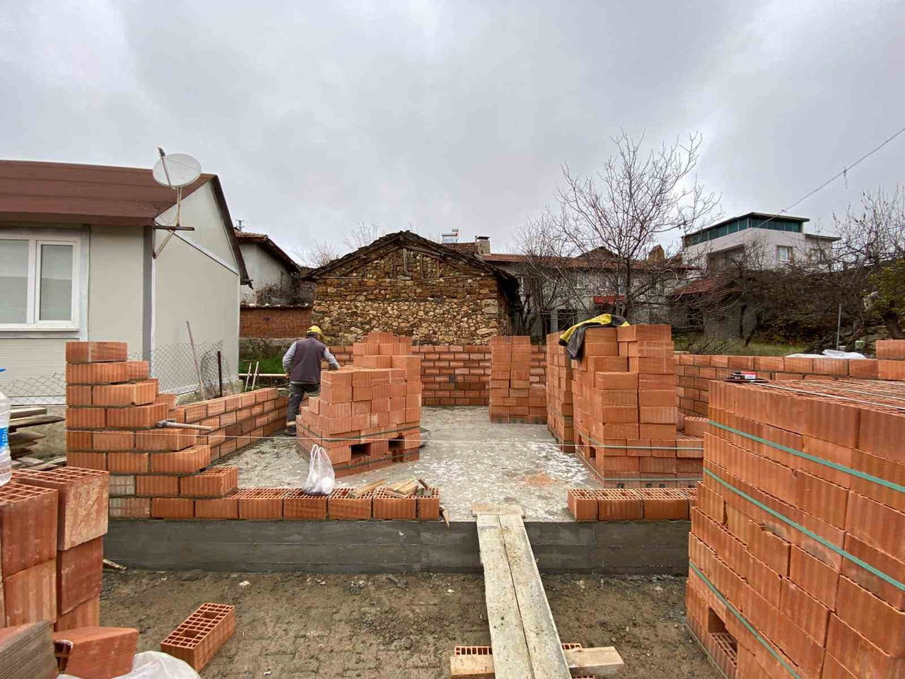 ESKİŞEHİR'DE İNÖNÜ BELEDİYESİ TARAFINDAN ERENKÖY MAHALLESİ’NDE FIRIN EVİ YAPIM ÇALIŞMALARINA...