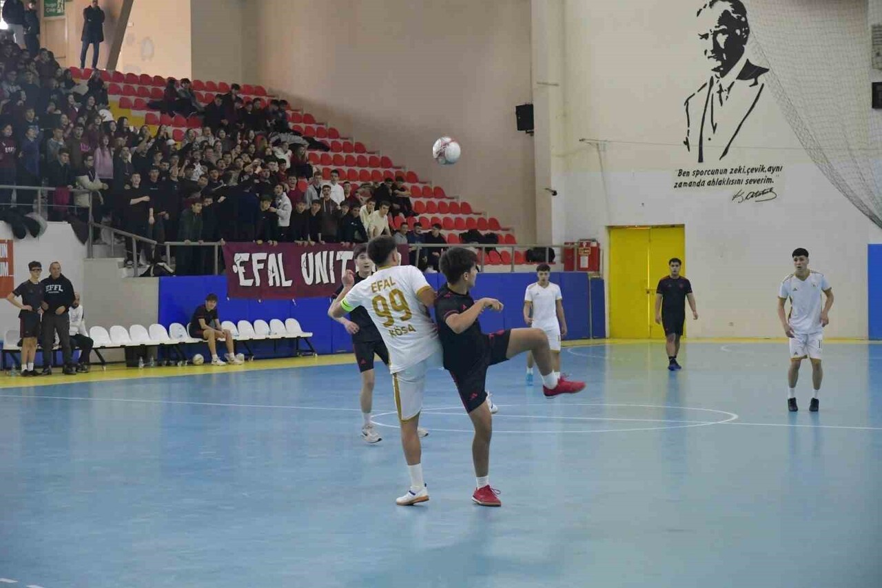ESKİŞEHİR'DE OKUL SPORLARI GENÇ A ERKEK FUTSAL MÜSABAKALARI GENÇ SPORCULARIN KATILIMI İLE...