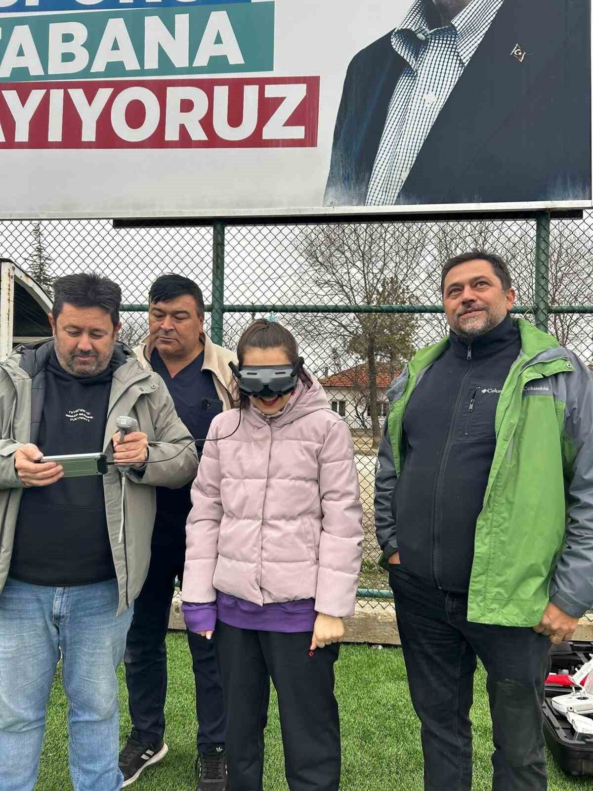 ESKİŞEHİR'DE ÖZEL BİREYLER, GENÇLİK VE SPOR İL MÜDÜRLÜĞÜ PERSONELLERİ EŞLİĞİNDE DRON UÇURMAYI...