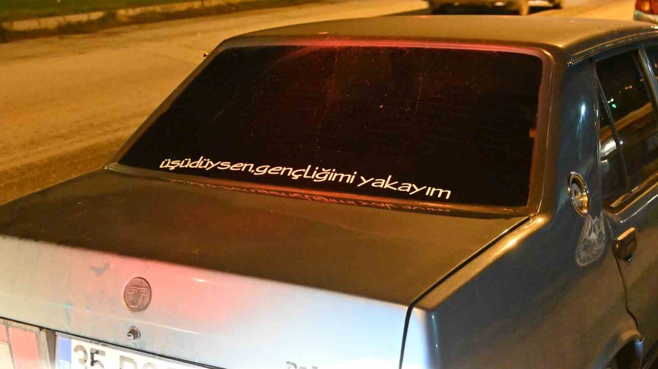 ESKİŞEHİR'DE POLİSİN 'DUR' İHTARINA UYMAYAN VE KAÇARKEN YOL KENARINA BİR PAKET ATTIĞI İDDİA EDİLEN...