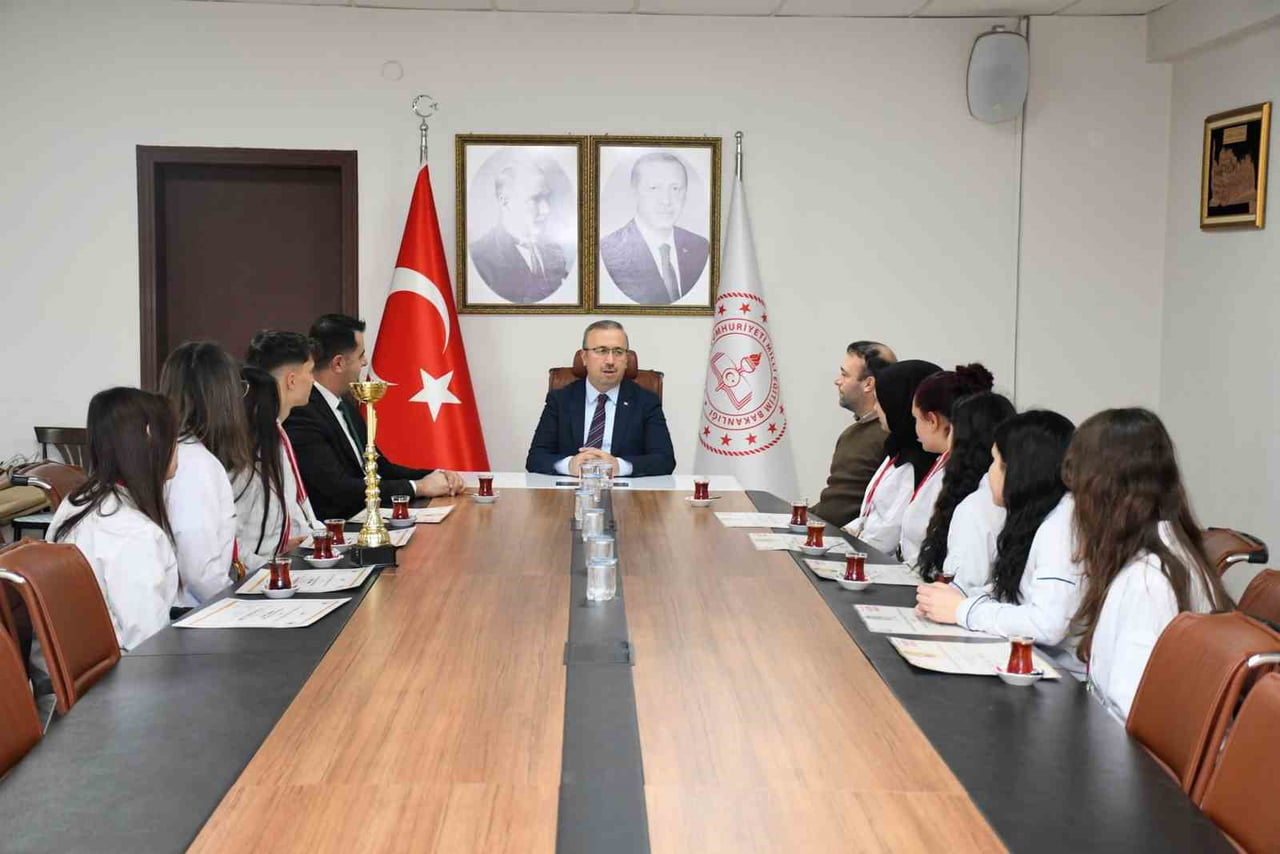 ESKİŞEHİR ALİ GÜVEN TURİZM MESLEKİ VE TEKNİK ANADOLU LİSESİ YİYECEK İÇECEK HİZMETLERİ BÖLÜMÜ...