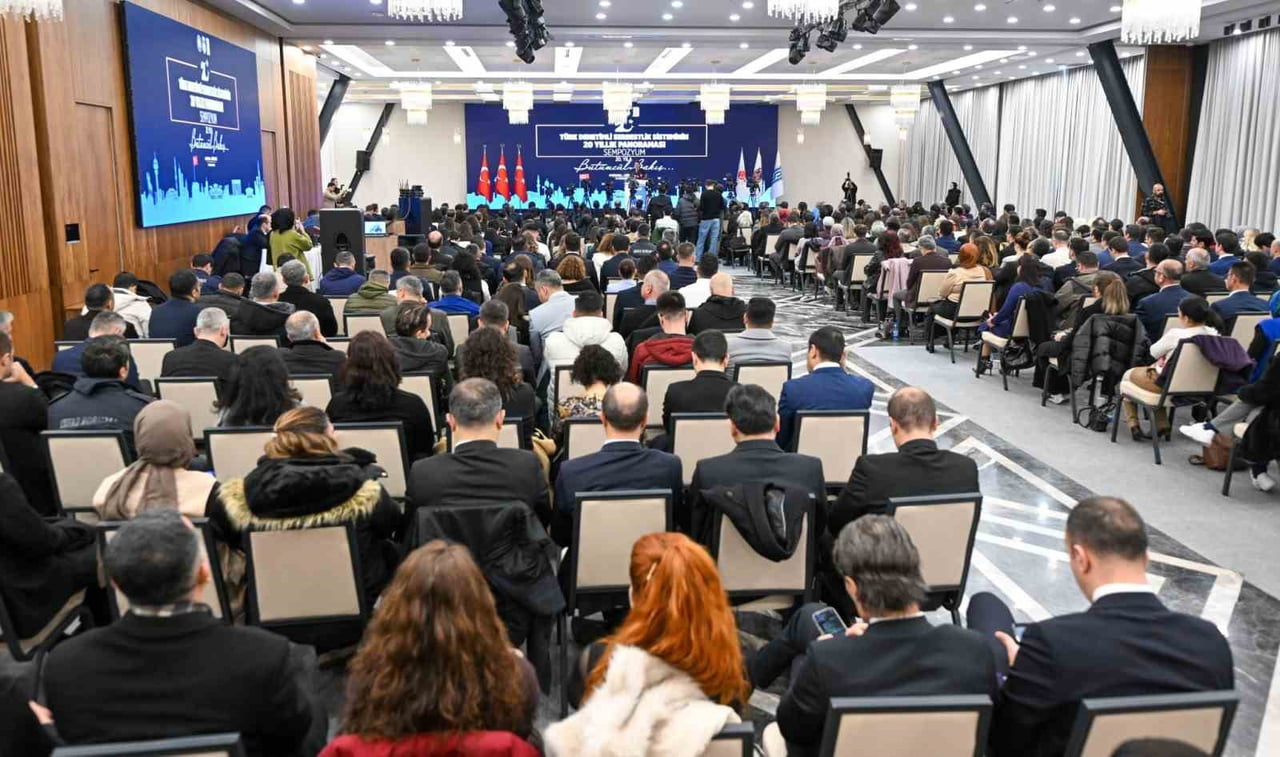 ESKİŞEHİR CUMHURİYET BAŞSAVCISI ÜZEYİR KARAKÜLAH, '20. YILA BÜTÜNCÜL BAKIŞ SEMPOZYUMU'NA KATILIM...