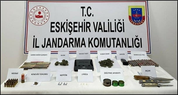 ESKİŞEHİR’DE JANDARMA EKİPLERİNCE YAPILAN ÇALIŞMALARDA FARKLI TÜR VE MİKTARLARDA UYUŞTURUCU MADDE...