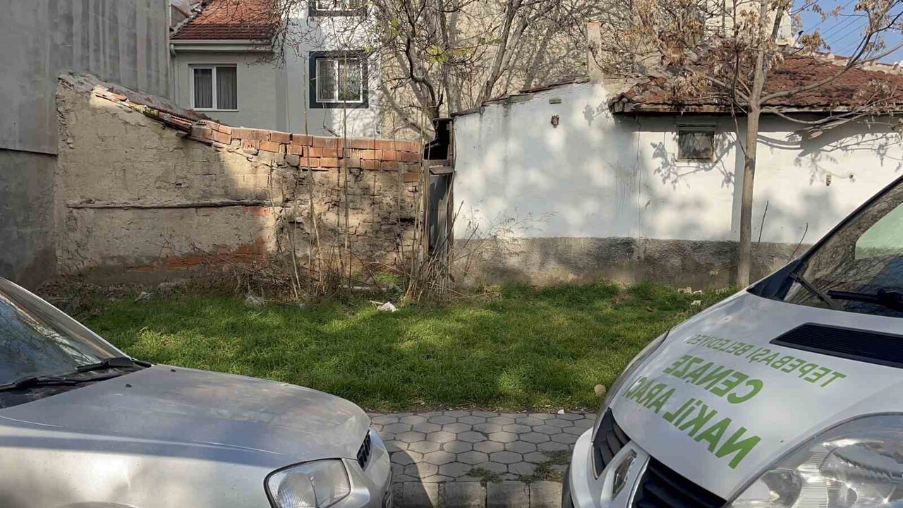 ESKİŞEHİR’DE KENDİSİNDEN 10 GÜNDÜR HABER ALINAMAYAN 74 YAŞINDAKİ S.K. EVİNDE ÖLÜ OLARAK BULUNURKEN...