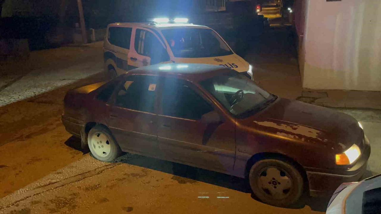 ESKİŞEHİR’DE POLİSİN DUR’ İHTARINA UYMAYIP KAÇAN EHLİYETİSİZ VE ALKOLLÜ SÜRÜCÜYE 43 BİN 890 TL...