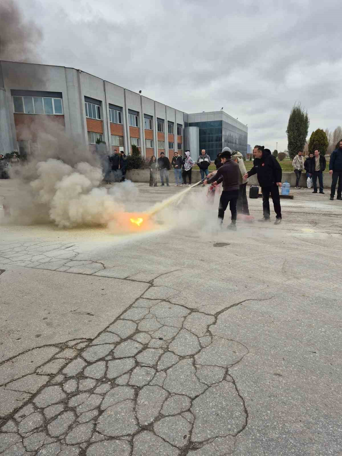 ESKİŞEHİR İL AFET VE ACİL DURUM MÜDÜRLÜĞÜ (AFAD) EKİPLERİNCE, BİR SERAMİK FABRİKASINDA DÜZENLENEN...