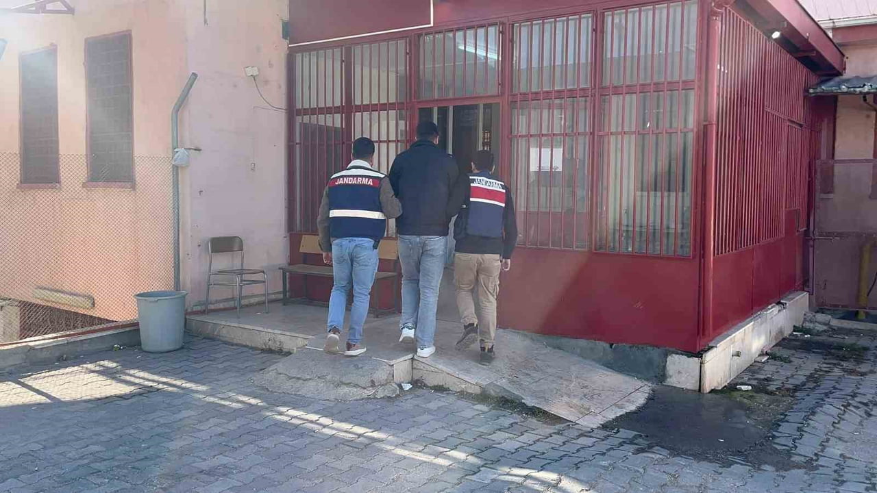 ESKİŞEHİR İL JANDARMA KOMUTANLIĞI EKİPLERİNİN ARANAN ŞAHISLARIN YAKALANMASINA YÖNELİK ÇALIŞMALAR...