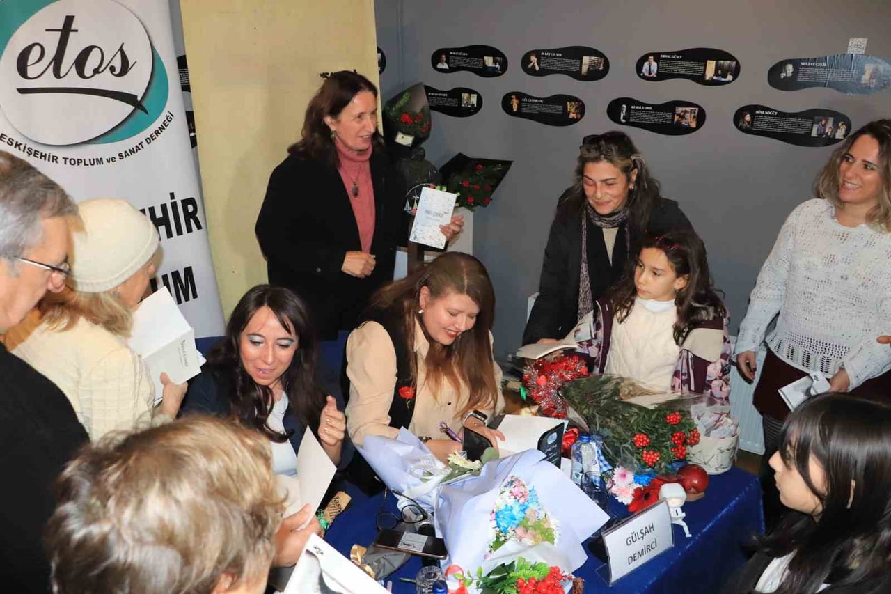 ESKİŞEHİR’İN EDEBİYAT DÜNYASINDA AKTİF ROL ALAN, AKADEMİK KARİYERLERİ İLE YAZIN HAYATINI BAŞARIYLA...