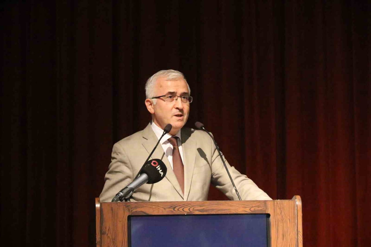 ESKİŞEHİR OSMANGAZİ ÜNİVERSİTESİ REKTÖRÜ PROF. DR. KAMİL ÇOLAK