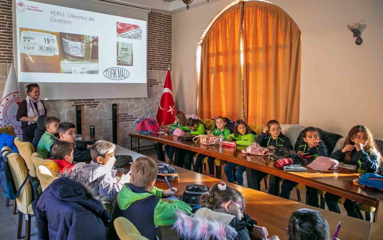 ESKİŞEHİR TARIM VE ORMAN İL MÜDÜRLÜĞÜ'NCE, YERLİ MALI HAFTASI KAPSAMINDA İLKOKUL ÖĞRENCİLERİNE...