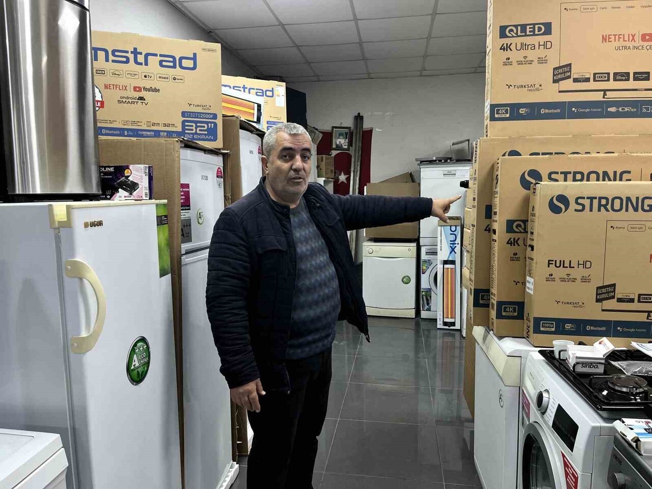 ESNAF, 98 BİN LİRA MAĞDURİYET YAŞADIĞINI BELİRTEREK, "VALİLİKTE ÇALIŞIYORUM DİYEREK GÜVEN SAĞLADI....