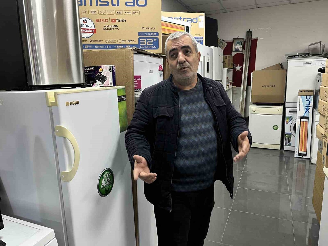 ESNAF, 98 BİN LİRA MAĞDURİYET YAŞADIĞINI BELİRTEREK, "VALİLİKTE ÇALIŞIYORUM DİYEREK GÜVEN SAĞLADI....