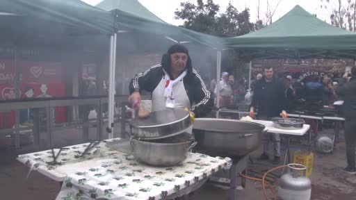 Eyüpsultan’da Karadeniz rüzgarı esti: Trabzonlular Derneği, vatandaşlara 1 ton hamsi ikram...