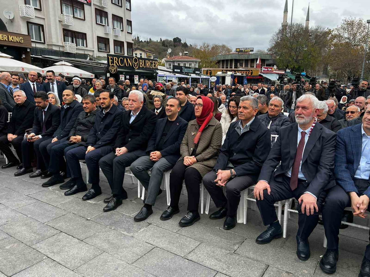 EYÜPSULTAN TRABZONLULAR DERNEĞİ TARAFINDAN ‘HAMSİ FESTİVALİ' DÜZENLEDİ. FESTİVALDE VATANDAŞLARA 1...