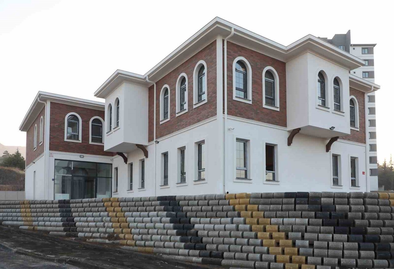 FARKLI BİRÇOK ALANDAKİ PROJEYİ İLÇEYE KAZANDIRAN MELİKGAZİ BELEDİYESİ, KOCATEPE MAHALLESİ'NDE...