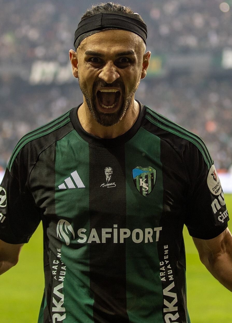 FENERBAHÇE İLE GALATASARAY ARASINDA OYNANAN DERBİYİ İZLEMEYE GİDENLER ARASINDA YER ALAN...