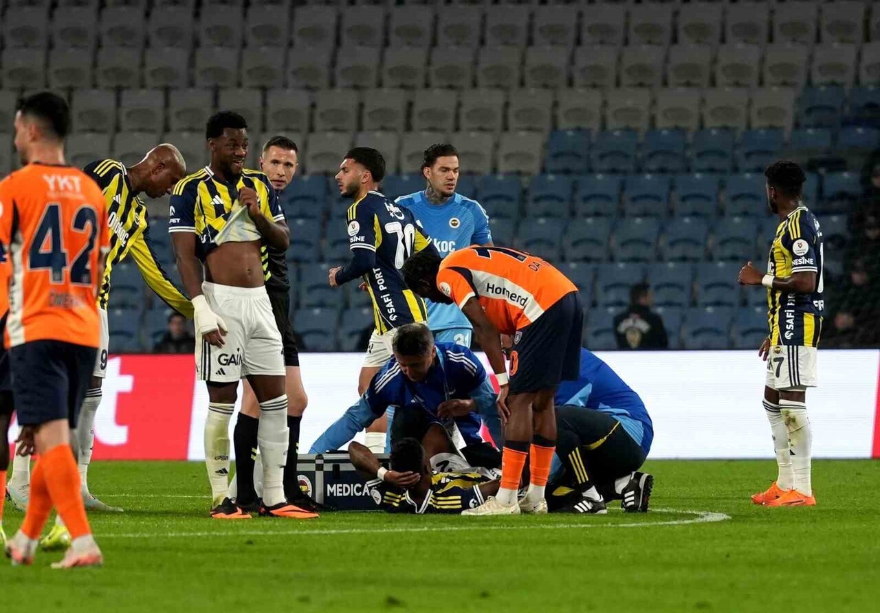 FENERBAHÇE, PORTEKİZLİ FUTBOLCU NELSON SEMEDO'NUN HASTANEDE YAPILAN MR GÖRÜNTÜLEMESİNDE SAĞ ARKA...