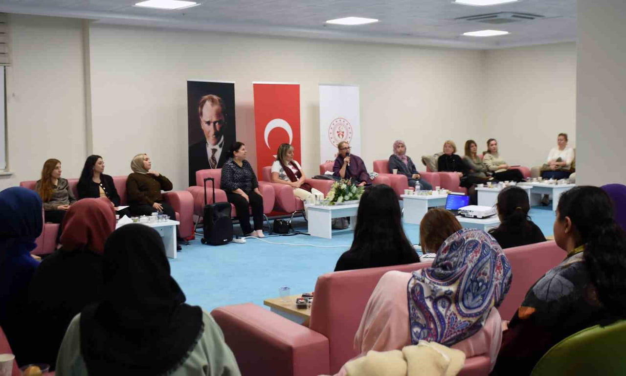 FİLİSTİN DAVASININ SEMBOL İSİMLERİ ‘SUMUD’ KAHRAMANLARI GENÇLER İLE BULUŞTU