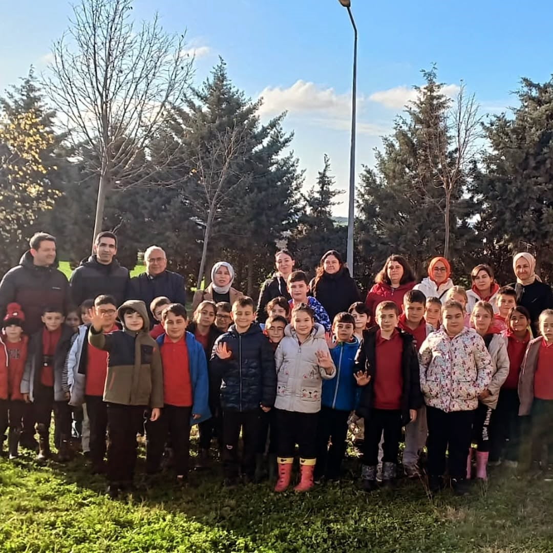 FKIRKLARELİ’NİN PINARHİSAR İLÇESİNDE, ÖĞRENCİLERE ÇEVRE BİLİNCİ KAZANDIRMAK AMACIYLA FİDAN DİKİM...