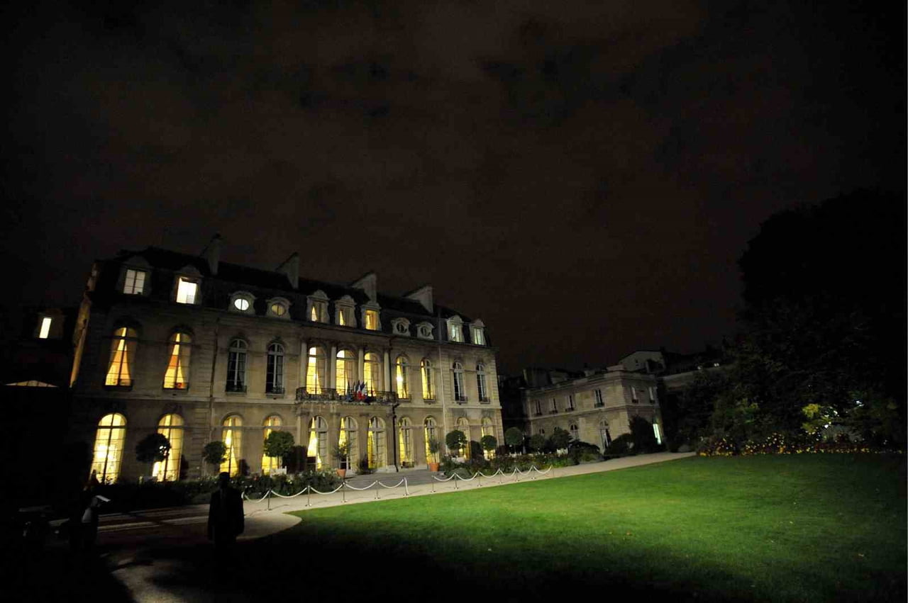 FRANSA CUMHURBAŞKANLIĞI’NIN RESMİ KONUTU ELYSEE SARAYI’NDA, DEVLET DAVETLERİNDE KULLANILAN...