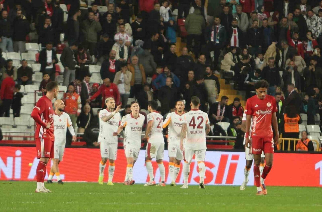 GALATASARAY&#039;IN ARJANTİNLİ FUTBOLCUSU MAURO ICARDİ, ANTALYASPOR MAÇIYLA BU SEZON TRENDYOL SÜPER...