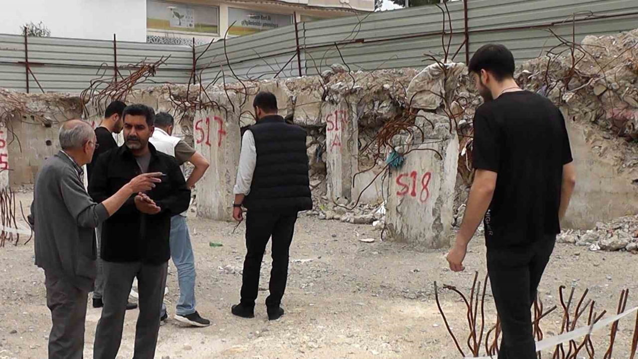 GAZİANTEP'İN NİZİP İLÇESİNDE, KAHRAMANMARAŞ MERKEZLİ 6 ŞUBAT DEPREMLERİNDE YIKILARAK 51 KİŞİNİN...