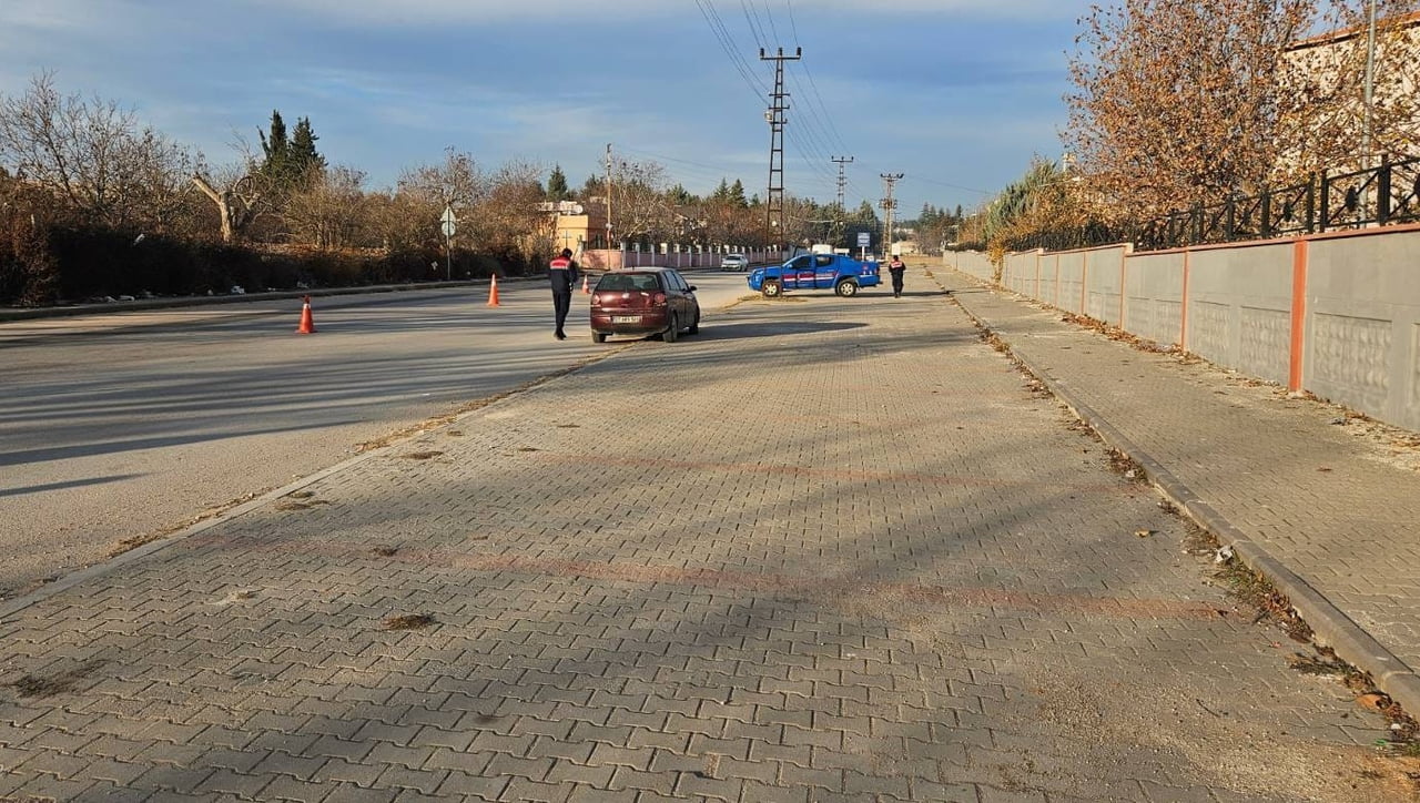 GAZİANTEP'TE JANDARMA EKİPLERİNCE 'HUZURLU OKUL ÖNLERİ-HUZURLU SOKAKLAR' UYGULAMASI YAPILDI.