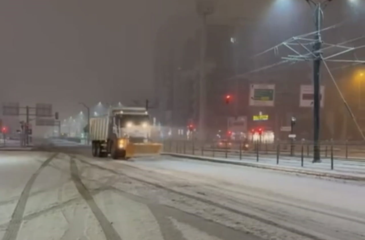 GAZİANTEP BÜYÜKŞEHİR, KAR YAĞIŞINA KARŞI TAM KADRO SAHADA