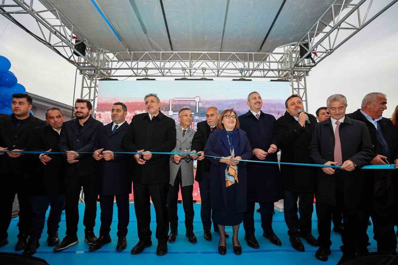 GAZİANTEP BÜYÜKŞEHİR TARAFINDAN YAPILAN MİTHAT PAŞA PARKI AÇILDI