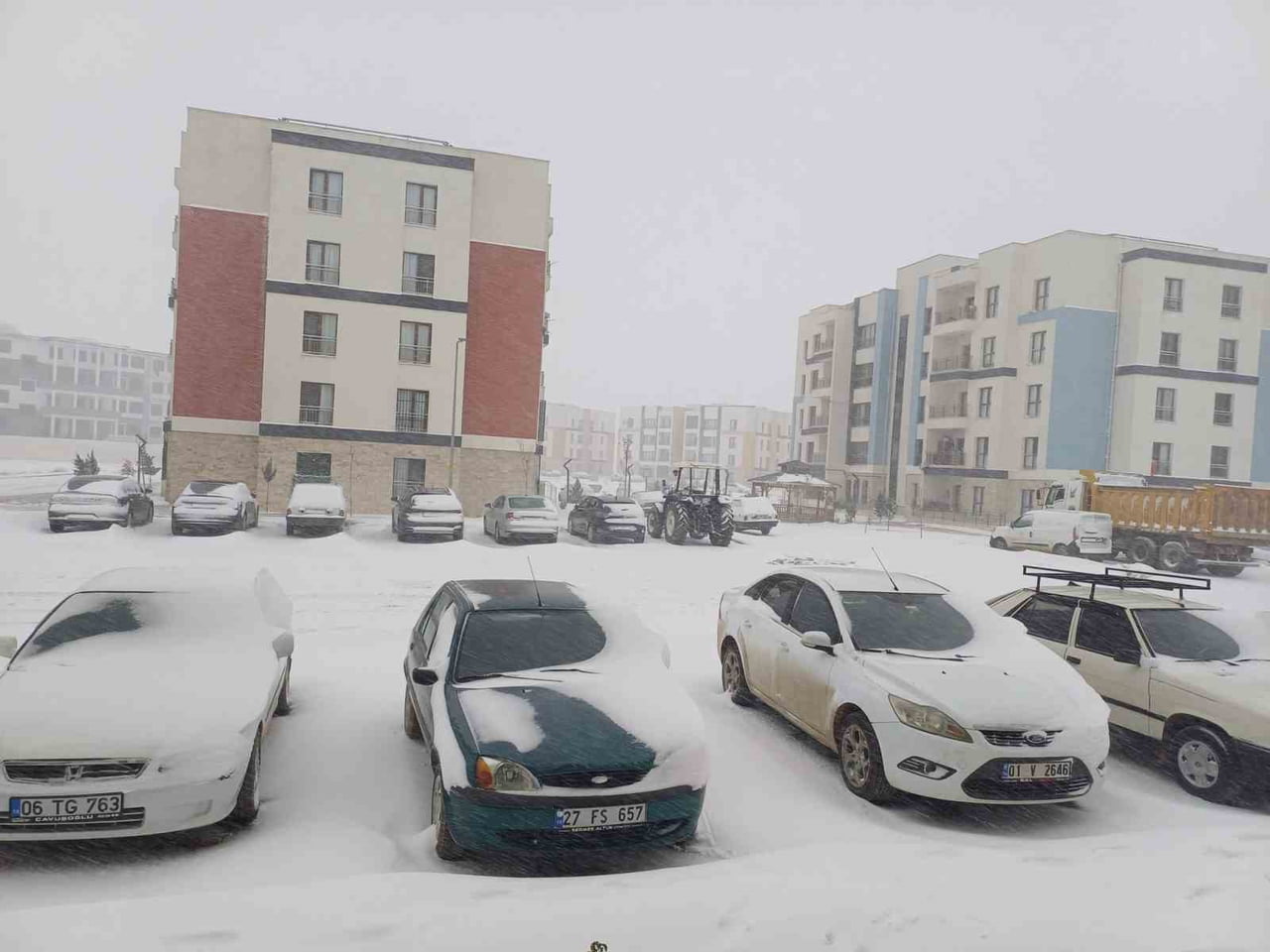 GAZİANTEP’İN ARABAN İLÇESİNDE KURAKLIK KORKUSU YAŞAYAN ÇİFTÇİLER, 2 GÜNDÜR ARALIKLARLA ETKİLİ OLAN...