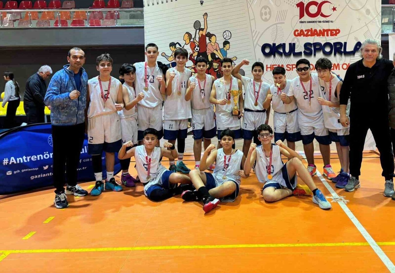 GAZİANTEP KOLEJ VAKFI ÖZEL ORTAOKULU YILDIZ ERKEKLER BASKETBOL TAKIMI KATILDIĞI ŞAMPİYONADA...