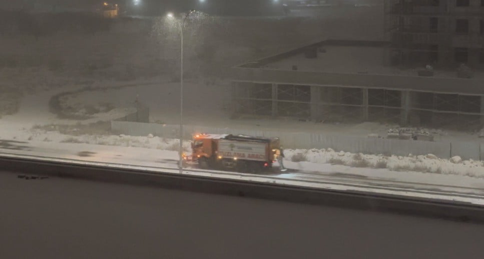 GAZİANTEP’TE BEKLENEN YOĞUN KAR YAĞIŞI ETKİSİNİ GÖSTERMEYE BAŞLADI