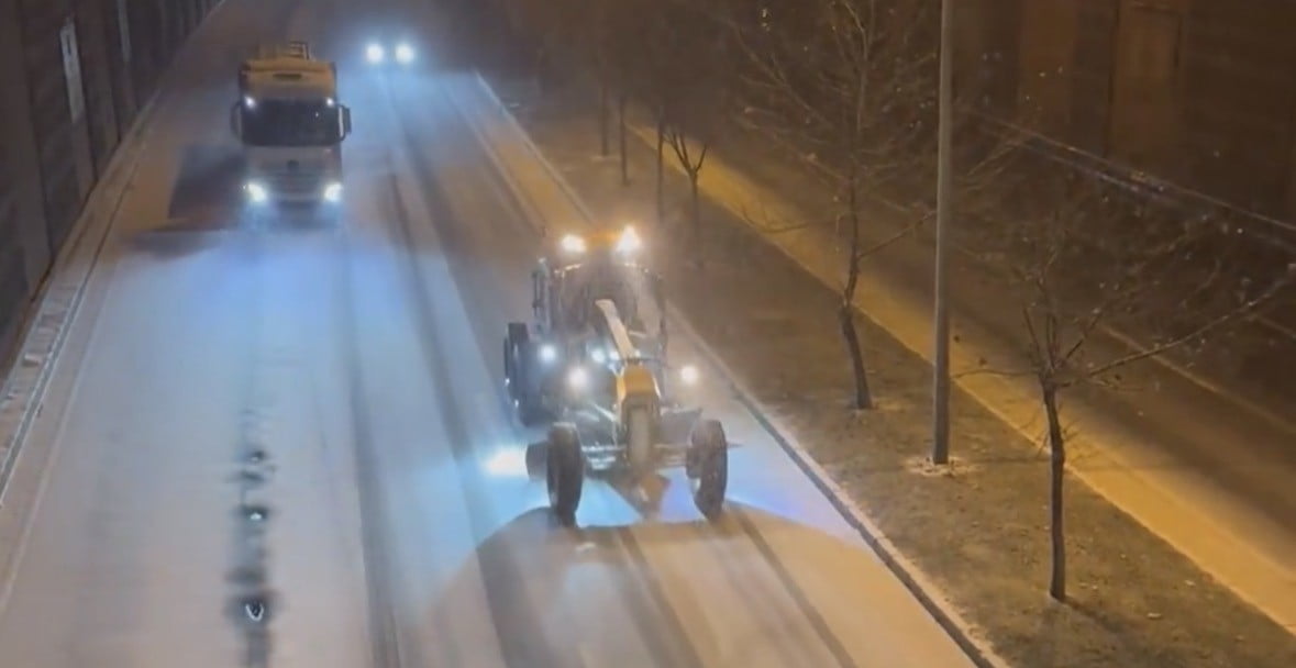 GAZİANTEP’TE BEKLENEN YOĞUN KAR YAĞIŞI ETKİSİNİ GÖSTERMEYE BAŞLADI
