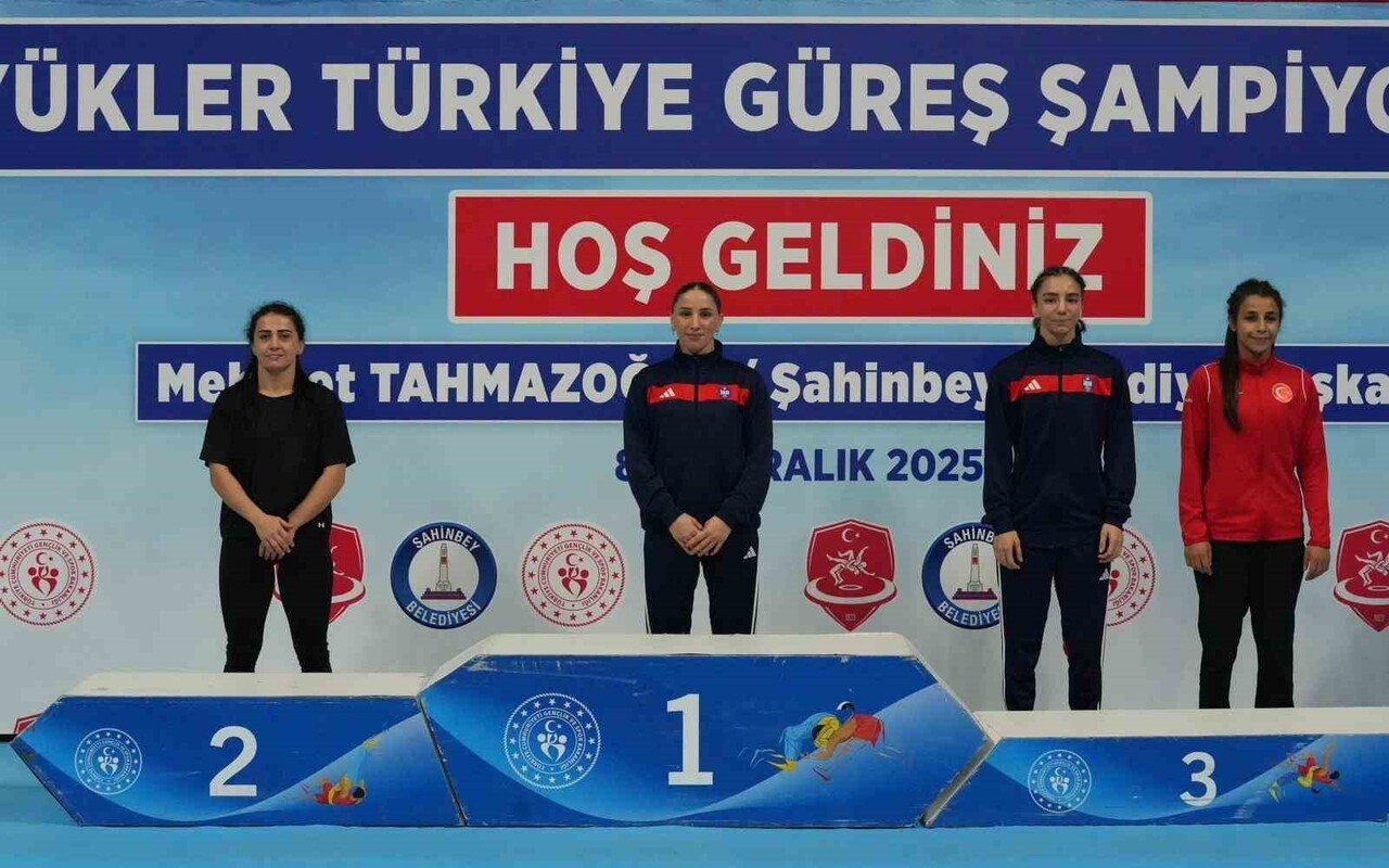 GAZİANTEP’TE ŞAHİNBEY SPOR SALONU’NDA DÜZENLENEN BÜYÜKLER GREKOROMEN VE KADINLAR TÜRKİYE GÜREŞ...
