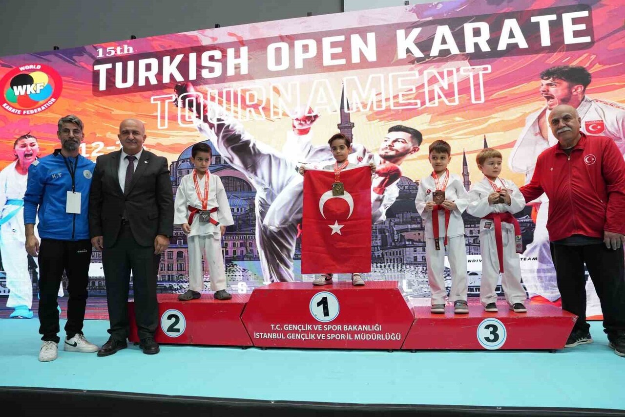 GAZİOSMANPAŞA BELEDİYESİ SPOR KULÜBÜ’NÜN 7 YAŞINDAKİ MİNİK YILDIZI KAAN AYAZ TAÇ, ÜST ÜSTE ELDE...