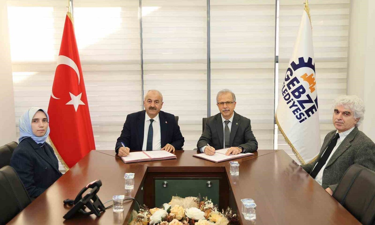 GEBZE'DE YÜRÜTÜLECEK OLAN "CEVHER ÇOCUK PROJESİ" İÇİN İMZALAR ATILDI. PROJE KAPSAMINDA, İLÇEDEKİ...