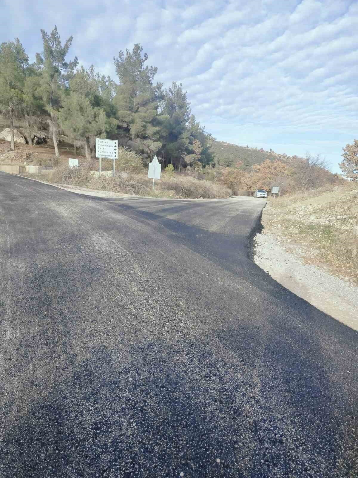 GEDİZ'DE 11 YILLIK SORUN ÇÖZÜLDÜ; GÜRLEK VE ÇELTİKÇİ KÖY YOLU ASFALTLANDI