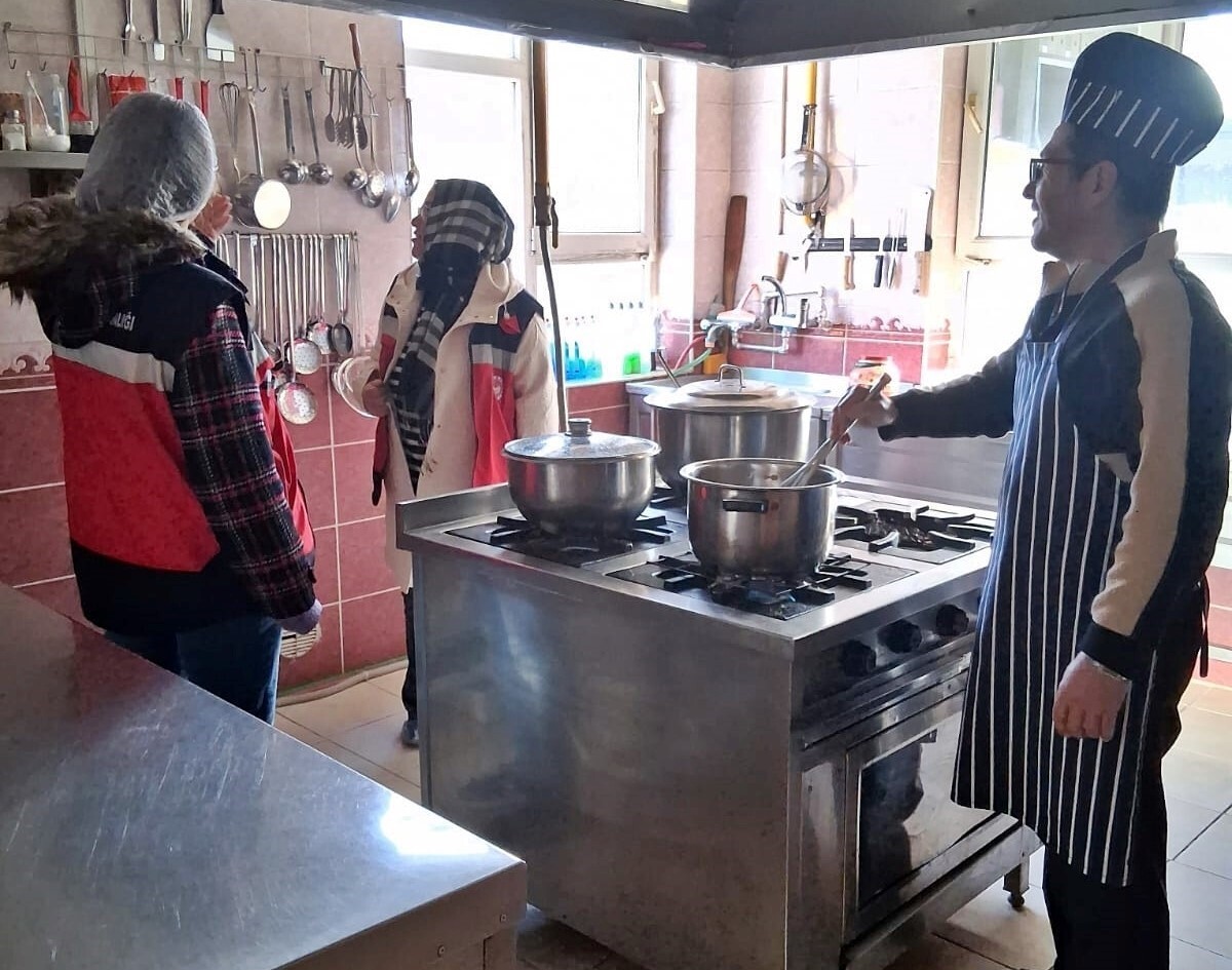 GEDİZ’DE GIDA İŞLETMELERİNE YÖNELİK DENETİMLER SÜRÜYOR