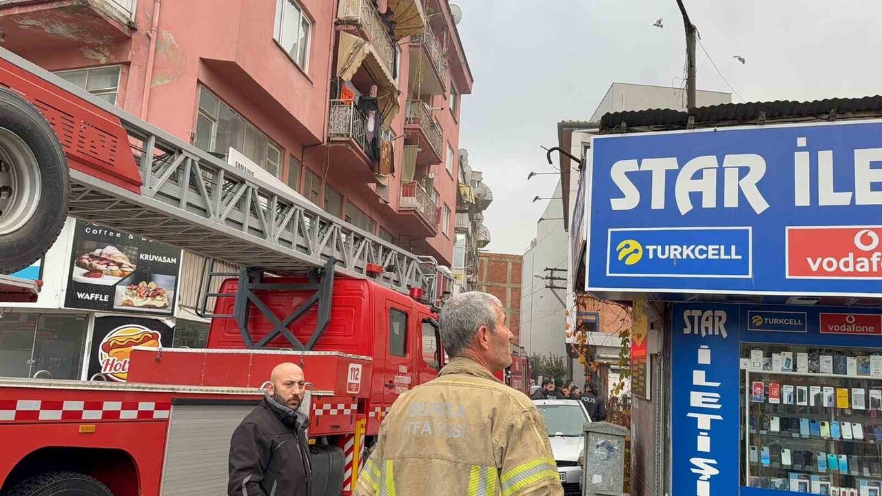 GEMLİK’TE BİR PİDE İMALATHANESİNDE ÇIKAN YANGIN, KISA SÜRELİ PANİĞE NEDEN OLDU.