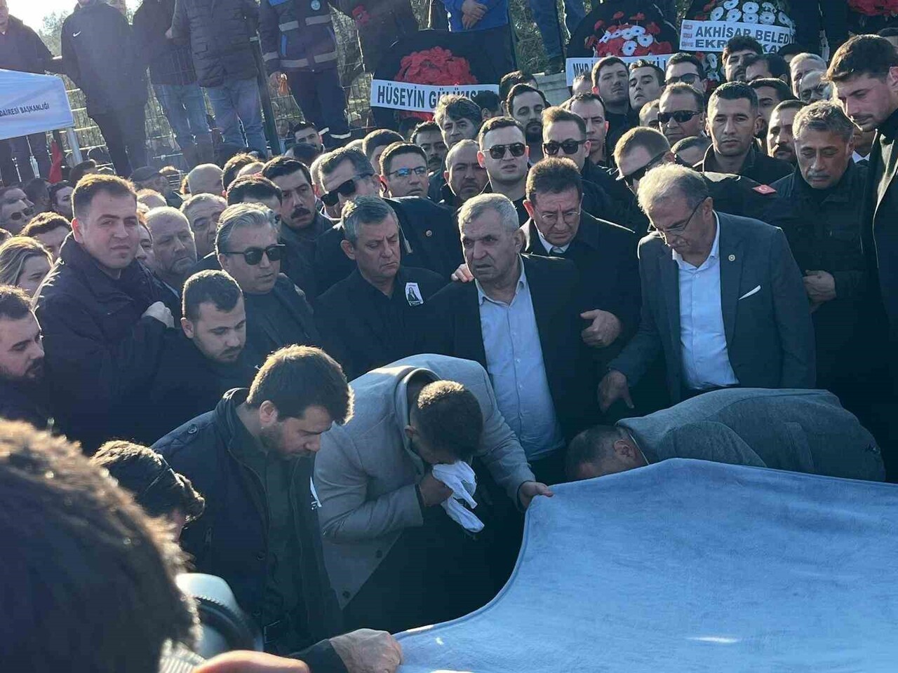 GENÇ YAŞTA HAYATINI KAYBEDEN MANİSA ŞEHZADELER BELEDİYE BAŞKANI GÜLŞAH DURBAY, ONBİNLERCE...