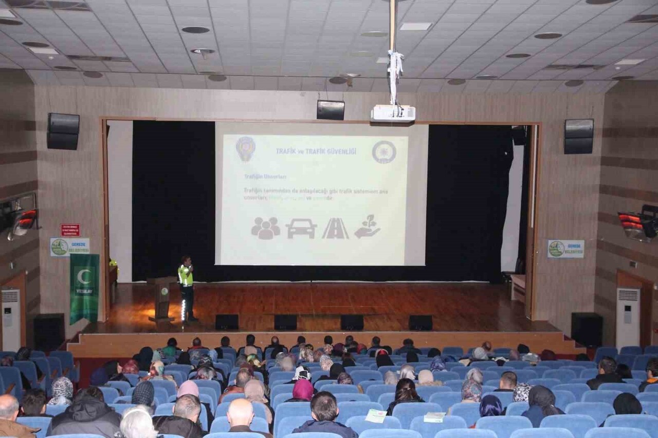 GEREDE'DE POLİS EKİPLERİ, ÜNİVERSİTE YERLEŞKELERİ VE KÜLTÜR MERKEZİNDE DÜZENLEDİKLERİ...