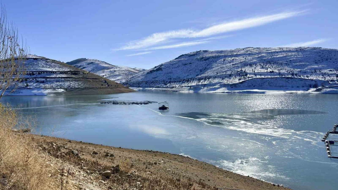 GÖKÇEDERE GÖLETİ BUZ TUTTU